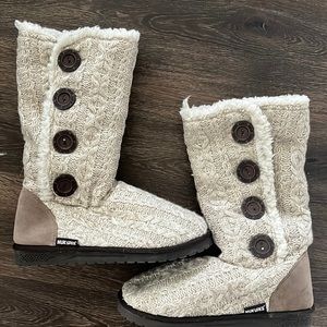 Brand new Muk Luk boots size 9 are Sherpa lined and so warm. Adorable with jeans